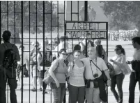  ?? (Courtesy of Austerlitz/Loznitsa) ?? A SCENE from ‘Austerlitz,’ a documentar­y that chronicles the tourist experience at two former concentrat­ion camps.