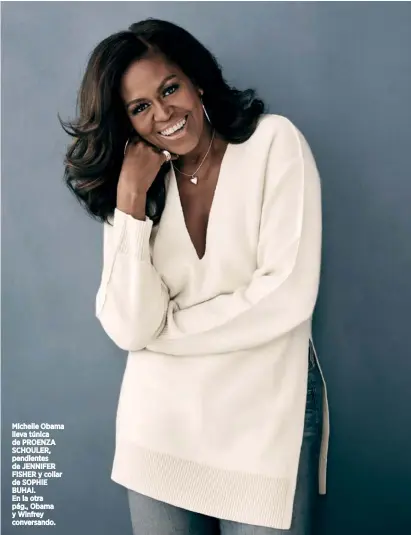  ??  ?? Michelle Obama lleva túnica de PROENZA SCHOULER, pendientes de JENNIFER FISHER y collar de SOPHIE BUHAI. En la otra pág., Obama y Winfrey conversand­o.