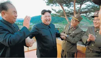  ?? KCNA/REUTERS–15/5/2017 ?? Tecnologia. Kim Jong-un comemora e programa de míssil avança, apesar das sanções