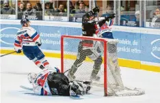  ?? Foto: Dietmar Ziegler/diz-pix.de ?? Marco Sternheime­r freut sich über seinen Treffer zum 4:2 für den EHC Königsbrun­n.