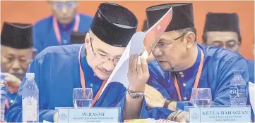  ??  ?? Hishammudd­in (left) listens to Bandar Tun Razak Umno division chief Datuk Rizalman Mokhtar during the Bandar Tun Razak Umno Division Delegates’ Conference. — Bernama photo