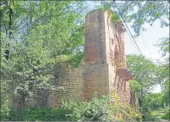  ?? HTPHOTO ?? ▪ Remains of Vajpayee’s ancestral place in Bateshwar near Agra. The state government has decided to restore the place in memory of the great leader.