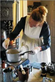  ?? PHOTO BY EMILY RYAN ?? Suzanne Wainwright-Evans prepares clear toy candy.