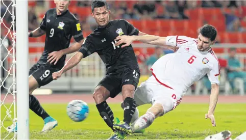  ??  ?? Thailand’s Mongkol Thosakrai, centre, scores against the UAE at Rajamangal­a National Stadium last night.