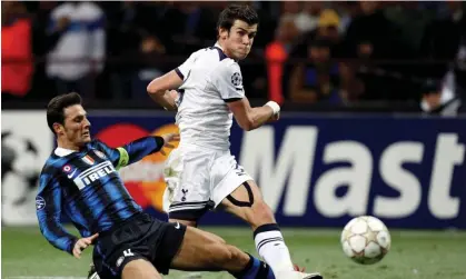  ?? ?? Gareth Bale scores one of his three goals against Internazio­nale at the San Siro in 2010. Photograph: Max Rossi/Reuters