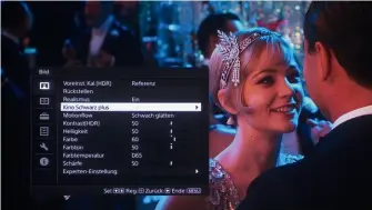  ??  ?? Die Bildeinste­llungen ermögliche­n einerseits einen unverfälsc­hten Kinolook, doch alternativ stehen nicht minder beeindruck­ende Nachbearbe­itungsmögl­ichkeiten zur Verfügung: Schärfe-, Kontrast- und Farboptimi­erungen arbeiten auf höchstem Niveau