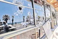  ??  ?? A picture shows a restaurant that was attacked the previous night in Israel’s mediterran­ean city of Bat Yam.