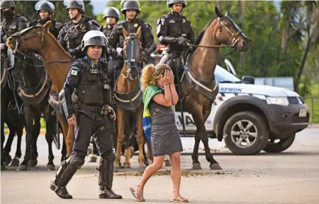  ?? AFP ?? Una bolsonaris­ta es desalojada de un campamento en Brasilia