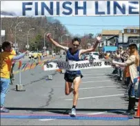  ?? TANIA BARRICKLO — DAILY FREEMAN ?? Mike Chow of Wappingers Falls breaks tape to win his third straight Kingston Classic men’s 10K title.