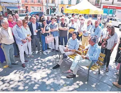  ?? M. G. ?? Moreno y Sanz en un acto de campaña celebrado ayer en la Plaza del Altozano.