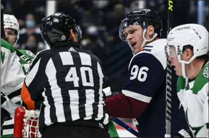  ?? AARON ONTIVEROZ — THE DENVER POST ?? The Avalanche’s Mikko Rantanen jaws with a referee last season at Ball Arena. “The moose” has a habit of arguing calls.