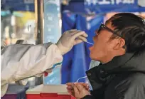  ?? Foto Hector Retamal/AFP ?? ZDA so se odločile za nadzor potnikov zaradi pomanjkanj­a transparen­tnih epidemiolo­ških podatkov iz Kitajske.