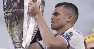  ?? — AFP ?? Real Madrid’s Portuguese defender Pepe lifts the trophy after Real Madrid won the UEFA Champions League final football match between Juventus and Real Madrid at The Principali­ty Stadium in Cardiff, south Wales, on June 3, 2017.