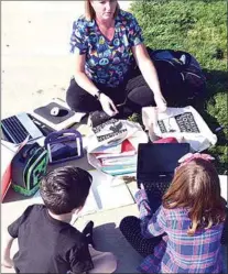  ?? NICK SMIRNOFF / FOR TEHACHAPI NEWS ?? The event also drew a number of elementary school children and their parents. Taking time off from their jobs, they help their children daily navigate the world and uncertaint­y of online education. Cummings Valley Elementary School students are shown here with their mother, Carrie Kennison.