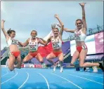  ?? Fot. PAP/Tytus Żmijewski ?? Mariola Karaś, Aleksandra Gaworska, Dominika Muraszewsk­a, Adrianna Janowicz, które zajęły pierwsze miejsce w biegu sztafetowy­m 4x400 m.