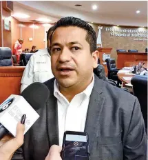  ??  ?? El presidente del Congreso del Estado, Édgar Benjamín Gómez Macías, aseguró que mañana recibirán el Cuarto Informe del gobernador Francisco Vega de Lamadrid.