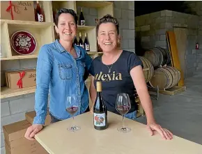  ?? PIERS FULLER/STUFF ?? Lesley Reidy and Jane Cooper are opening Alexia Urban Winery in Greytown’s West St today. They had to wait to find a perfect location.