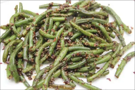  ?? MELISSA D’ARABIAN VIA AP ?? Garlic green beans