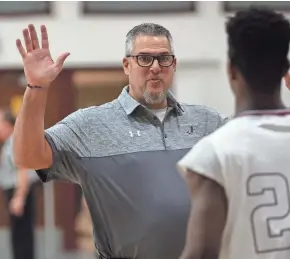  ?? JOHN KLEIN / FOR THE JOURNAL SENTINEL ?? Falls coach Steve Showalter talks to Kris Walker before he heads into the game.