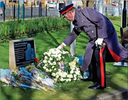  ??  ?? RESPECTS: David Pearson, Deputy Lieutenant for West Yorkshire, lays a wreath at Sir Tom’s memorial plaque in Keighley