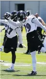  ?? THE ASSOCIATED PRESS/FILES ?? Baltimore Ravens players stretch at training camp. NFL teams are encouragin­g their players to practise yoga.