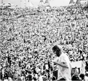  ?? BILD: SN/DPA ?? 500.000 Besucher pilgerten 1969 zum Woodstock-Festival.