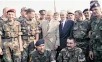  ??  ?? S predsjedni­kom: generali Damir Krstičević, Ante Gotovina, Rahim Ademi, ministar obrane Gojko Šušak...