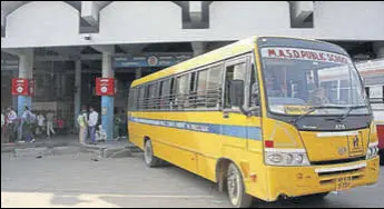  ?? MANOJ DHAKA/HT ?? School buses were deployed by the transport department to ferry passengers in wake of the roadways protest, at Rohtak on Friday.