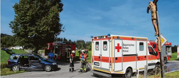  ?? Symbolfoto: Matthias Becker ?? Solche Szenen sieht Josef Hins oft. Seine Aufgabe ist es dann, den Unfallherg­ang zu ermitteln. Hins ist forensisch­er Gutachter für Technik und arbeitet auch als Gerichtsgu­tachter.