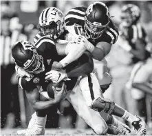  ?? Sean Gardner / Getty Images ?? Damone Clark and the LSU defense held A&M QB Kellen Mond to only 10-of-30 passing for 97 yards and three intercepti­ons.