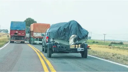  ??  ?? nacional 33 es una de las más trágicas de la región. Como se aprecia, no solo por su estado y por compleja traza. La ruta