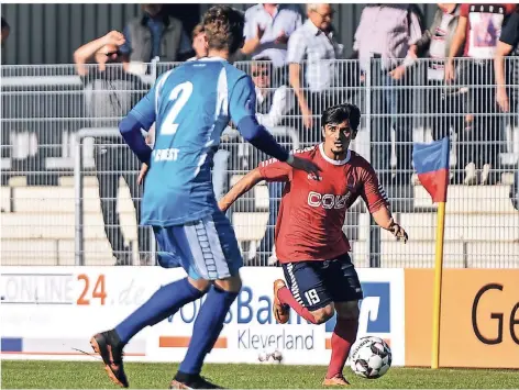  ?? RP-FOTO: MARKUS VAN OFFERN ?? FC-Linksverte­idiger Abdullo Saidov kämpfte sich nach schwachem ersten Durchgang in die Partie zurück. Wie gewohnt rastlos beackerte er seine Seite und belebte immer wieder das Offensiv-Geschehen.