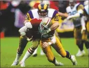  ?? George Rose Getty Images ?? TIGHT END Brent Jones, battling linebacker Frank Stams in 1990, won three Super Bowls with the 49ers.