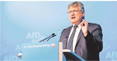  ?? FOTO: ROLF VENNENBERN­D/DP ?? Jörg Meuthen redet Klartext auf dem AfD-Parteitag in Kalkar. Vor allem kritisiert er das Auftreten von Bundestags­abgeordnet­en aus den eigenen Reihen, die Corona-Demonstran­ten, die „rumkrakeel­en und rumprollen“, unterstütz­ten. Die Partei sei dabei, bisherige Erfolge zu verspielen.