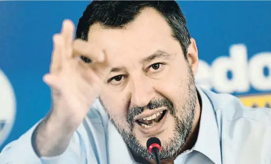  ?? Foresp op alroZp / Reuters ?? El líder de la Lliga, Matteo Salvini, valorant els resultats de les eleccions en una roda de premsa