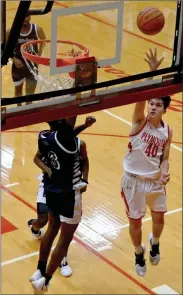  ?? PILOT PHOTO/MAGGIE NIXON ?? Seth Mills gets a shot over the outstretch­ed arm of Giovani Laurent at Plymouth Tuesday night.