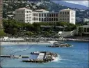  ?? (Photo Jean-François Ottonello) ?? Les vedettes sont reçues comme des coqs en pâte au Monte-Carlo Bay.