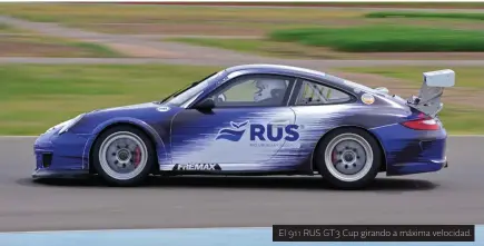  ??  ?? El 911 RUS GT3 Cup girando a máxima velocidad.