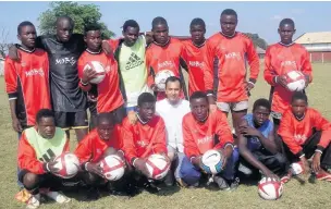  ??  ?? ●●Amar Shah with African street kids and the kit which was donated by Wardlewort­h FC