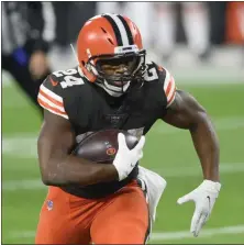  ?? DAVID RICHARD — THE ASSOCIATED PRESS ?? Nick Chubb carries in the first quarter against the Bengals on Sept. 17.