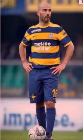  ?? LAPRESSE-AFP ?? Enzo Maresca, 36 anni, con il Verona La famosa esultanza per il gol al Torino nel derby Dopo la doppietta con il Siviglia nella finale di coppa Uefa 2006 vinta contro il Middlesbro­ugh 1 2 3 1      