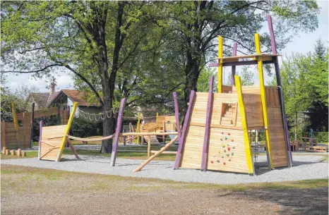  ?? FOTO: RUDI MULTER ?? Zahlreiche Spielmögli­chkeiten bietet der Spielplatz Sherwood Forest im Marienpark.