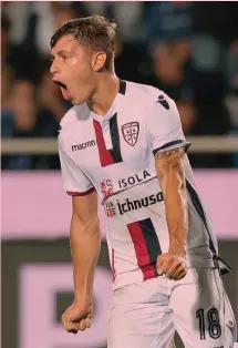  ??  ?? IL GOLDEN BOY Nicolò Barella, 21, cagliarita­no, centrocamp­ista rossoblù. Ha sempre giocato nella sua squadra del cuore, tranne una parentesi di 6 mesi a Como in B da gennaio a giugno 2016 GETTY