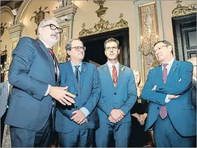  ?? ADRIÀ ROPERO / EFE ?? Quim Torra, con el alcalde de Lleida, Félix Larrosa –a su derecha–, ayer en la capital del Segrià