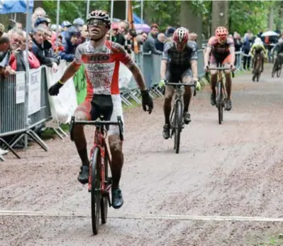  ?? FOTO KOEN FASSEUR ?? Mathis Avondts pakte in Stabroek de provincial­e titel bij de tweedejaar­snieuwelin­gen.