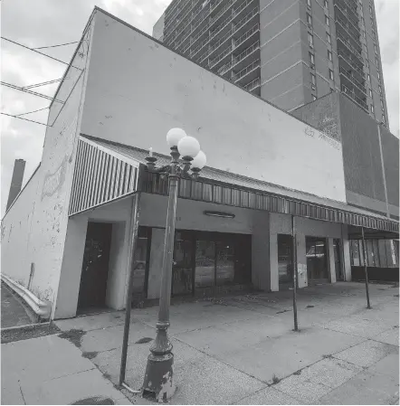  ?? DAX MELMER ?? City council will decide Tuesday whether to follow a consultant’s recommenda­tion and waive developmen­t fees in the city’s most downtrodde­n neighbourh­oods in a bid to spur investment and revitaliza­tion — like in this vacant commercial property on...