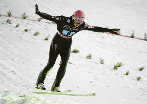  ?? Foto: Markku Ulander, dpa ?? Karl Geiger hat seine starke Form erneut unter Beweis gestellt und darf weiter vom Gelben Trikot träumen.