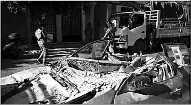  ??  ?? Lebanese army soldiers carry aid boxes past a destroyed car near the scene of last week’s explosion at the port of Beirut, Lebanon. (Photo: Al Jazeera)