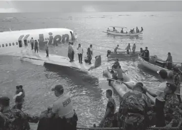  ?? NATIONAL RESCUE TEAM PHOTO/THE ASSOCIATED PRESS ?? A Boeing 737 Lion Air jet overshot the runway while landing in Bali, Indonesia, on Saturday and crashed into the ocean, snapping in two. All 108 people on board survived the crash, but there were as many as 45 people injured.