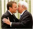  ?? FOTO: AFP ?? Emmanuel Macron (l.) und Prokopis Pavlopoulo­s.